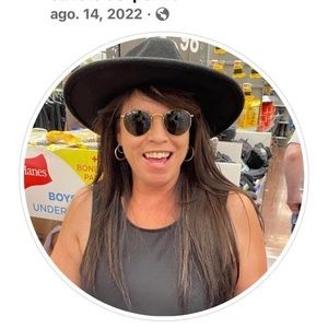 Meet your Posher, Adriana